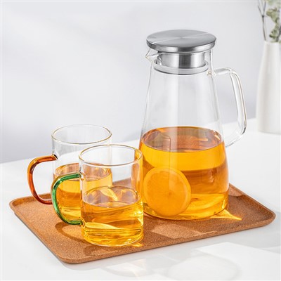 Skaidraus stiklo arbatinukas